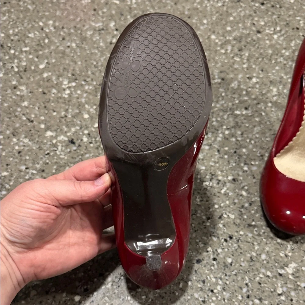 Jessica Simpson Red Patent Round Toe Heels - Picture 5 of 14